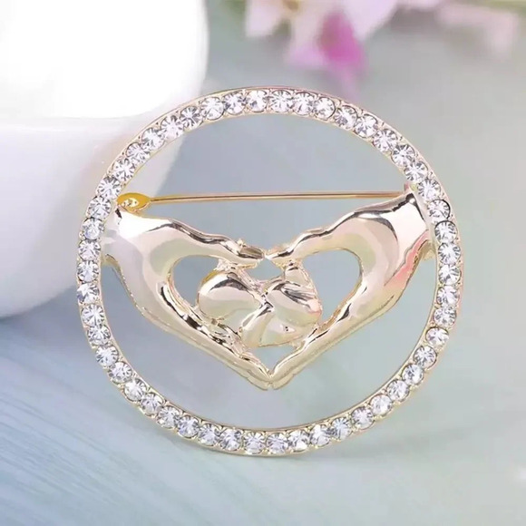 VQ Love Hands with Newborn Brooch - Picture 1 of 5